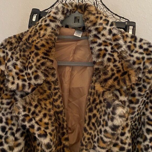 Hot Topic coat size 3X - Picture 2 of 4